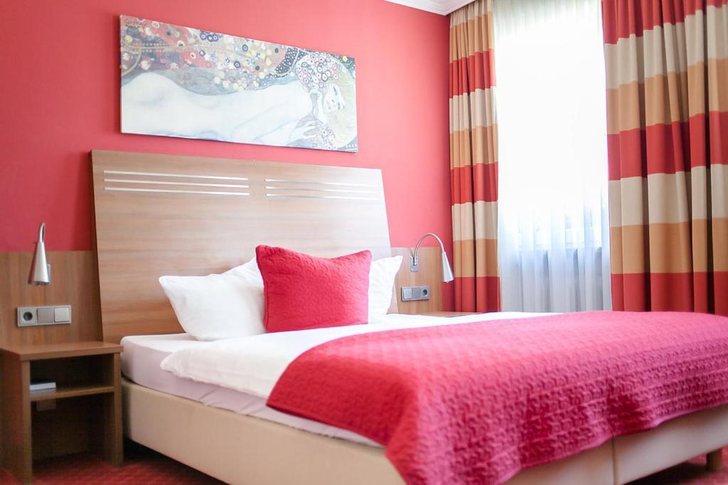 Hotel Brauereigasthof Schwanenbraeu Ebermannstadt Bagian luar foto
