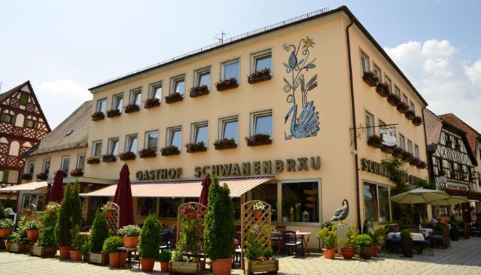 Hotel Brauereigasthof Schwanenbraeu Ebermannstadt Bagian luar foto