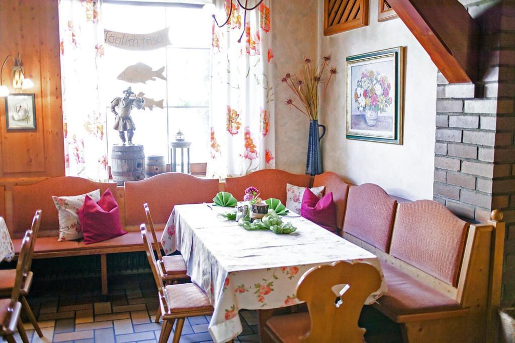 Hotel Brauereigasthof Schwanenbraeu Ebermannstadt Bagian luar foto