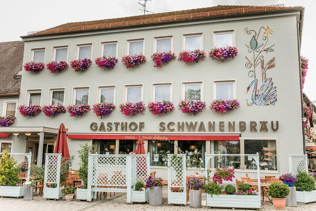 Hotel Brauereigasthof Schwanenbraeu Ebermannstadt Bagian luar foto